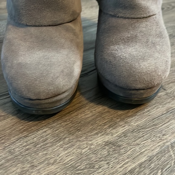 Steve Madden Grey Suede Booties size 8.5 NWOT - Picture 3 of 7